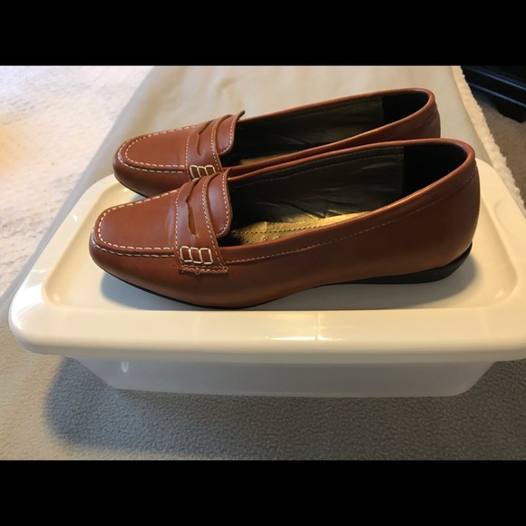 Shoes - Picture 2 of 6